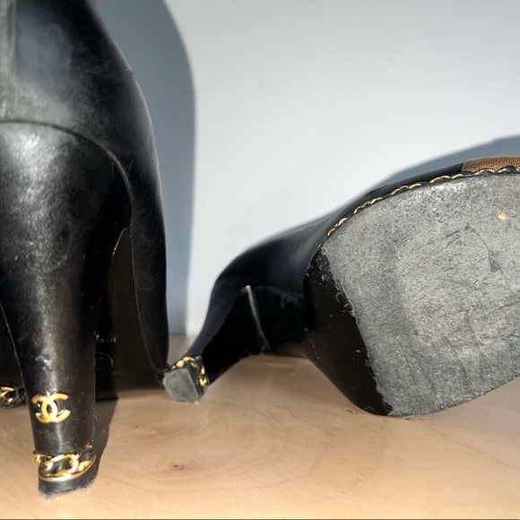 CHANEL VINTAGE HEELS - Picture 5 of 10
